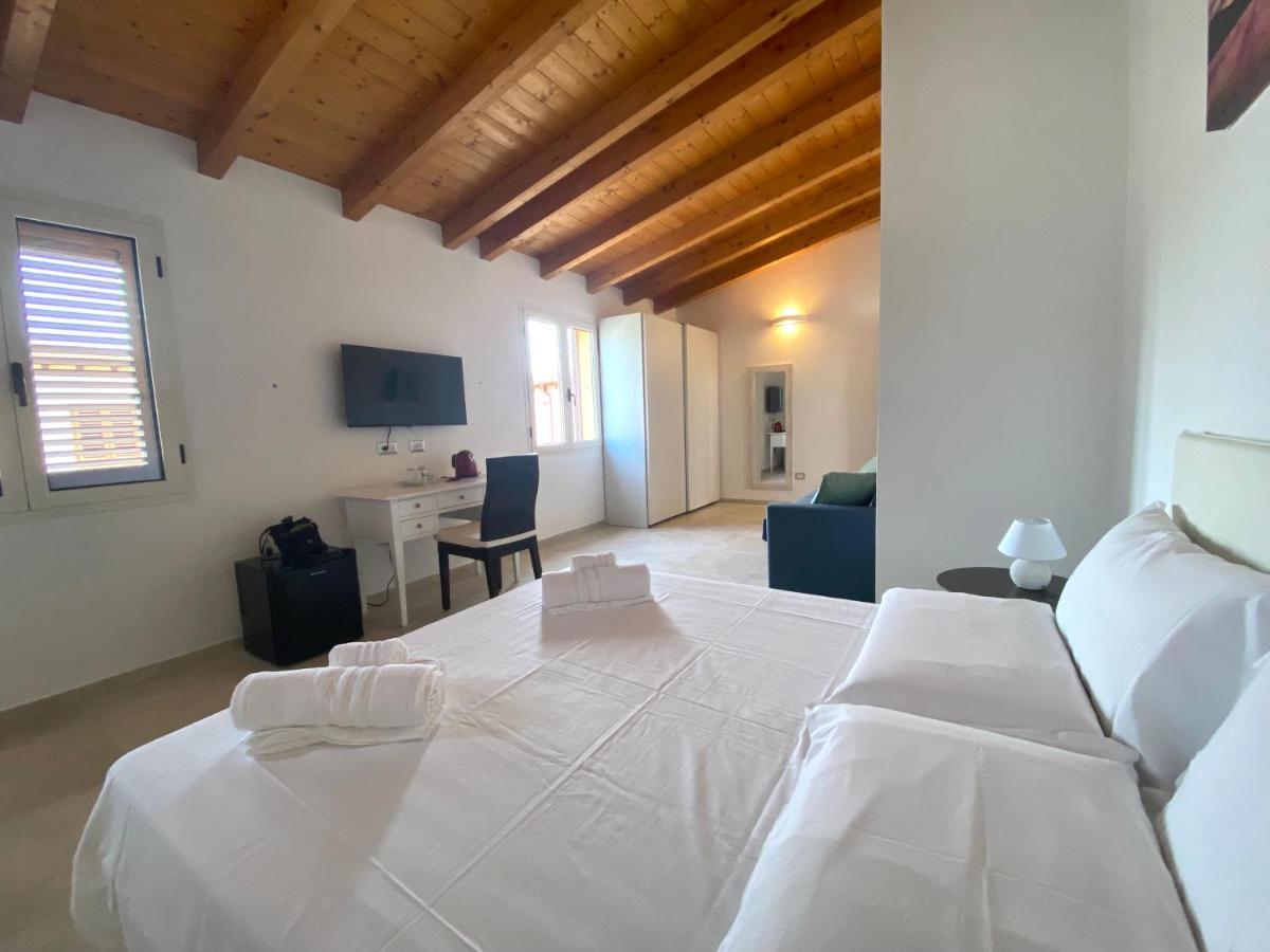Punto Zero Rooms San Teodoro  Esterno foto